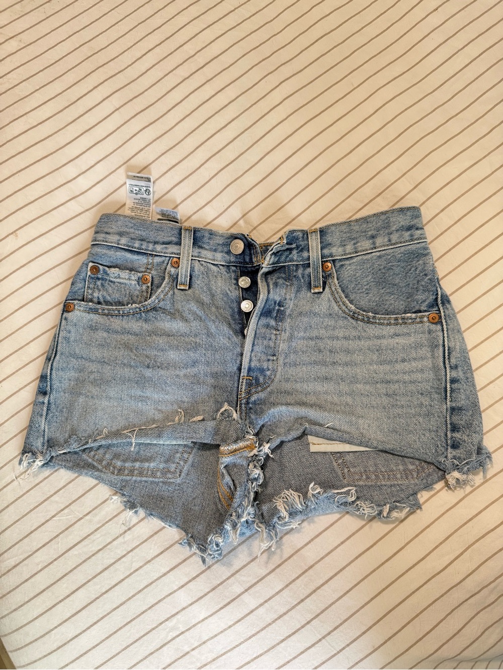 Levi distressed shorts